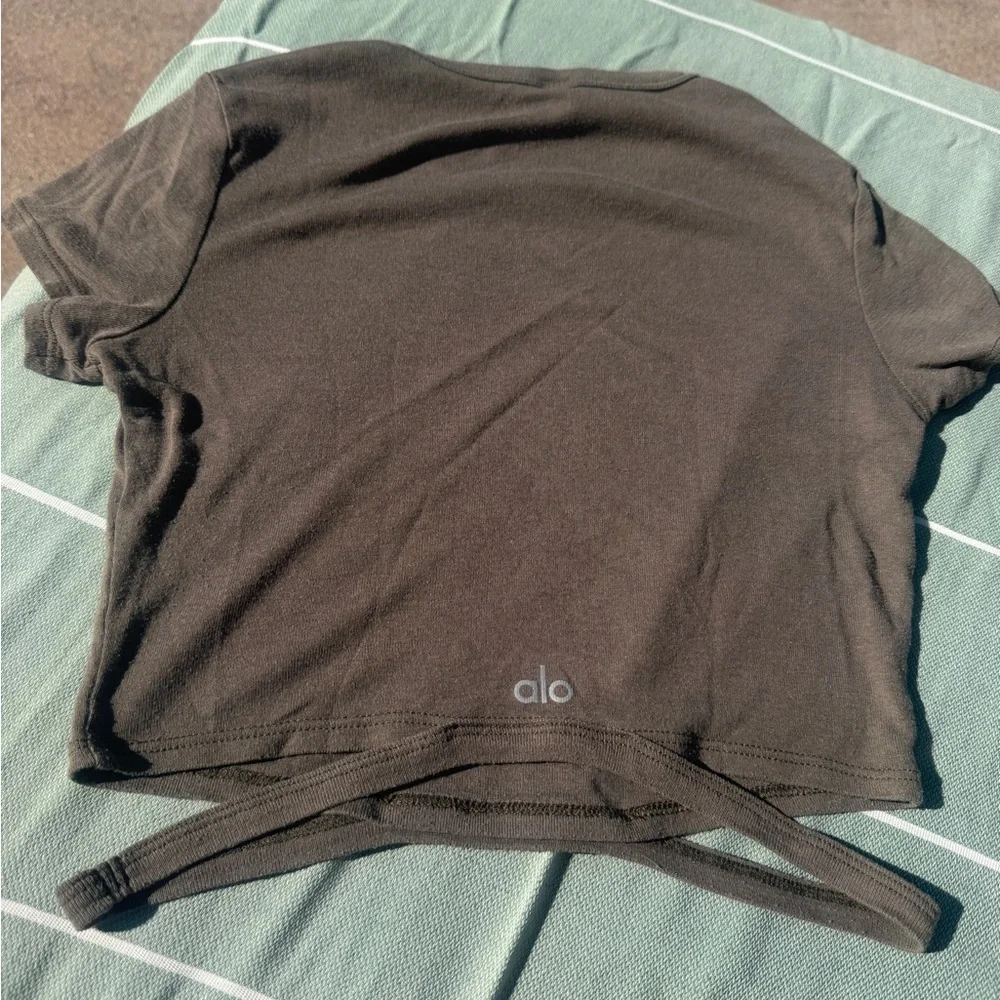 Alo Olive Green Crop Top - Picture 3 of 4